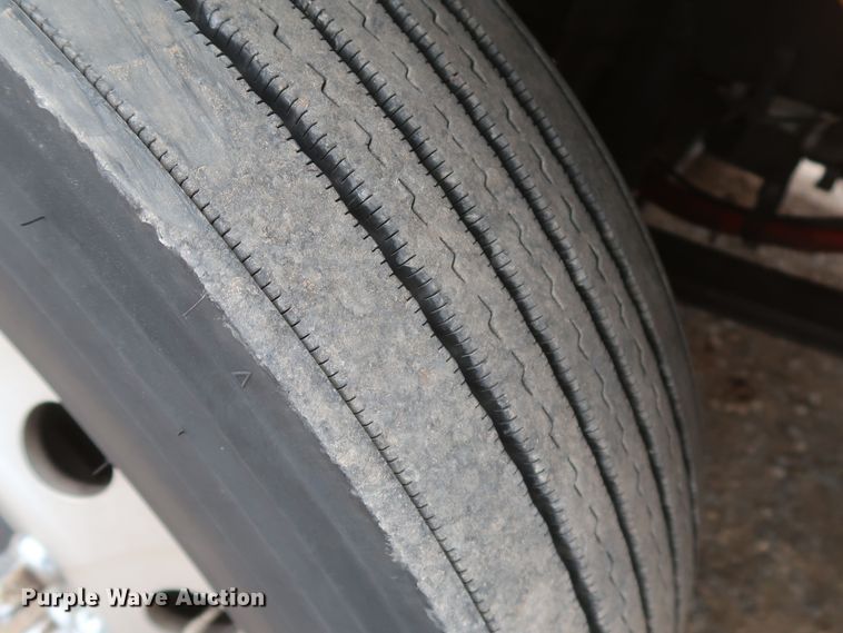 image for item KR9831 2016 Peterbilt 579  semi truck