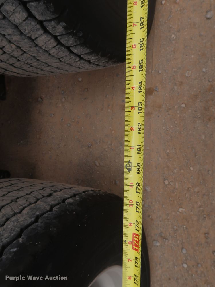 image for item KR9831 2016 Peterbilt 579  semi truck