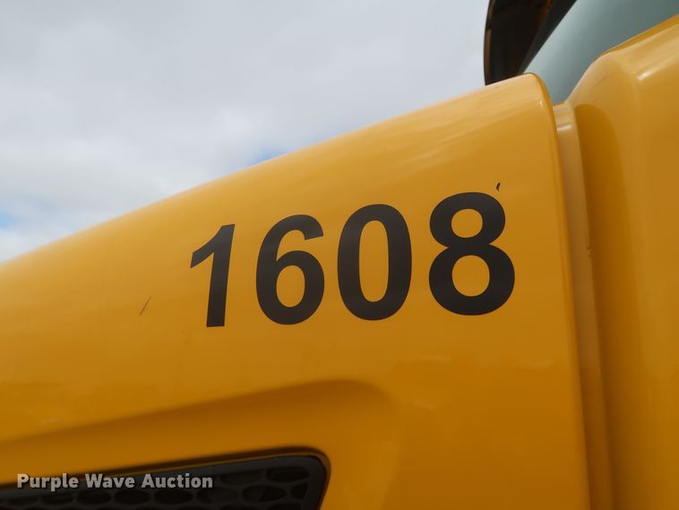 image for item KR9831 2016 Peterbilt 579  semi truck