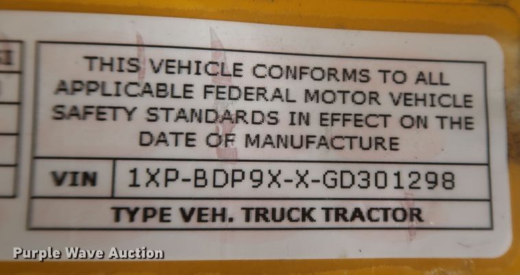 image for item KR9831 2016 Peterbilt 579  semi truck