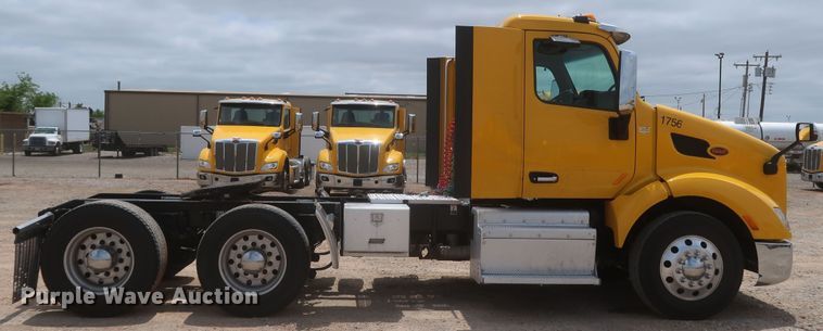 image for item KR9832 2017 Peterbilt 579  semi truck