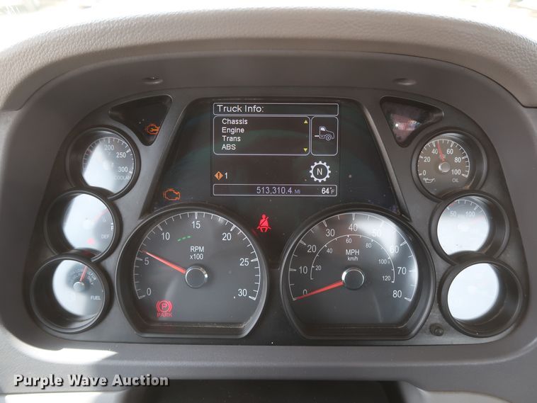 image for item KR9832 2017 Peterbilt 579  semi truck