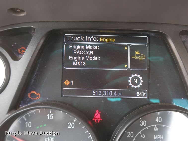 image for item KR9832 2017 Peterbilt 579  semi truck