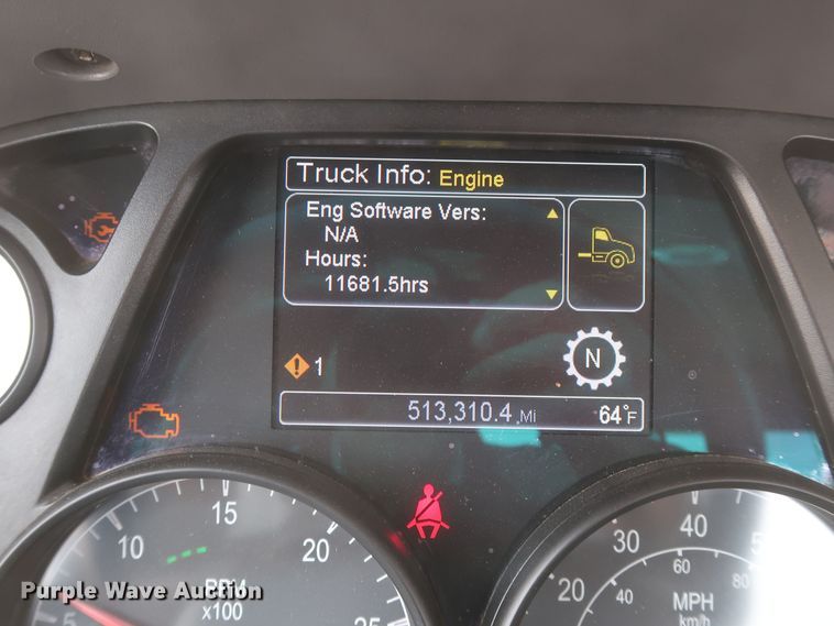 image for item KR9832 2017 Peterbilt 579  semi truck