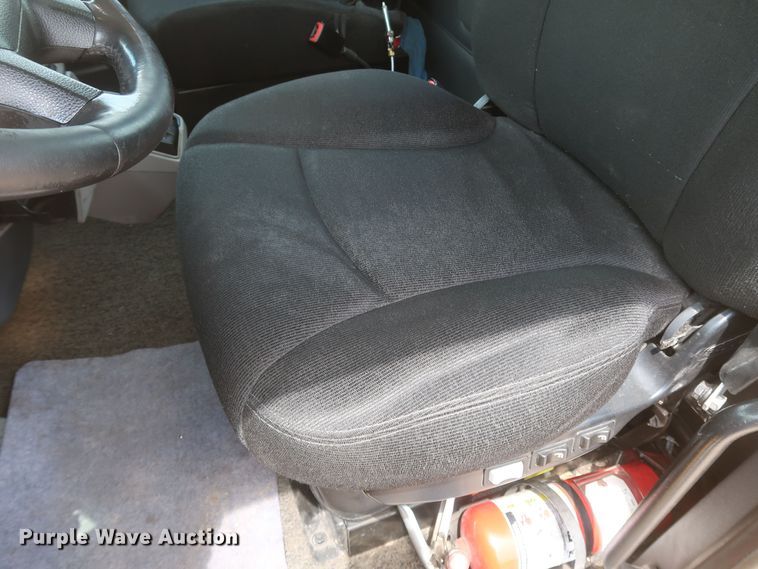 image for item KR9832 2017 Peterbilt 579  semi truck