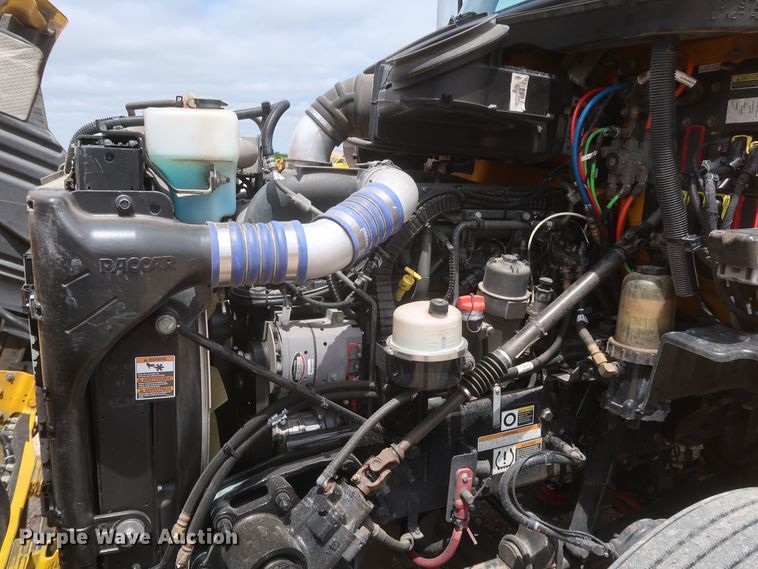 image for item KR9832 2017 Peterbilt 579  semi truck