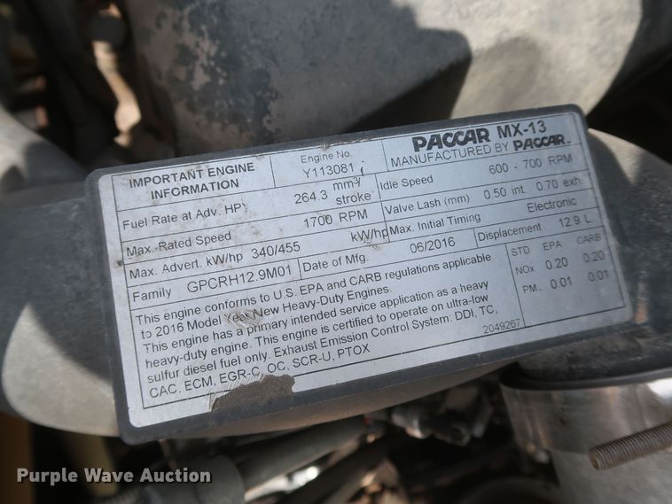 image for item KR9832 2017 Peterbilt 579  semi truck