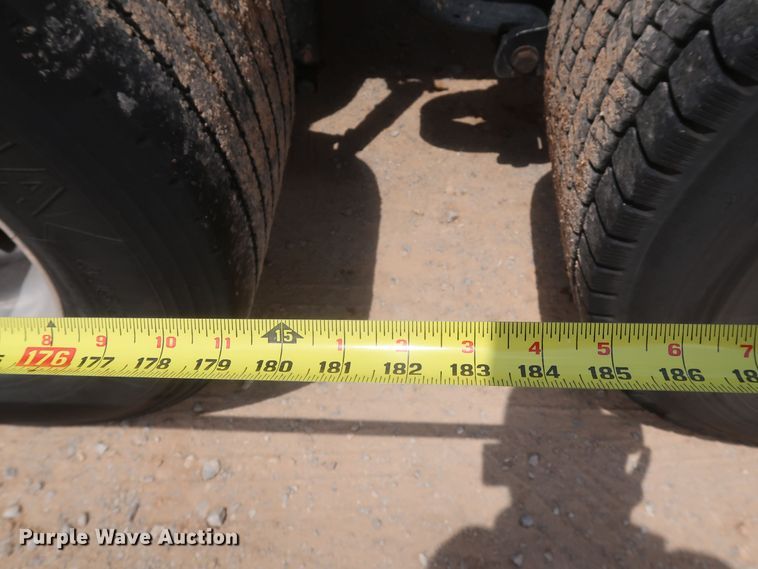 image for item KR9832 2017 Peterbilt 579  semi truck