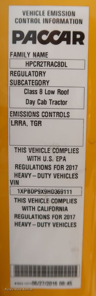 image for item KR9832 2017 Peterbilt 579  semi truck