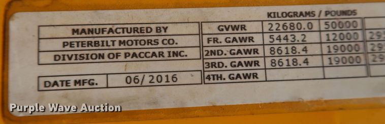 image for item KR9832 2017 Peterbilt 579  semi truck