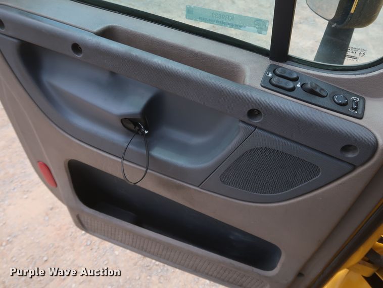 image for item KR9833 2017 Freightliner Cascadia 125  semi truck