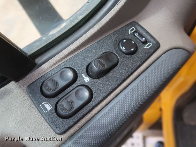 image for item KR9833 2017 Freightliner Cascadia 125  semi truck