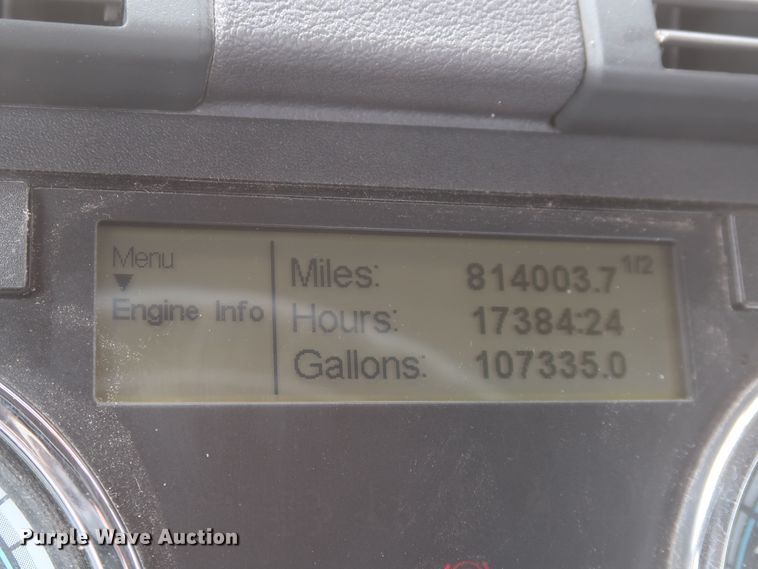 image for item KR9833 2017 Freightliner Cascadia 125  semi truck