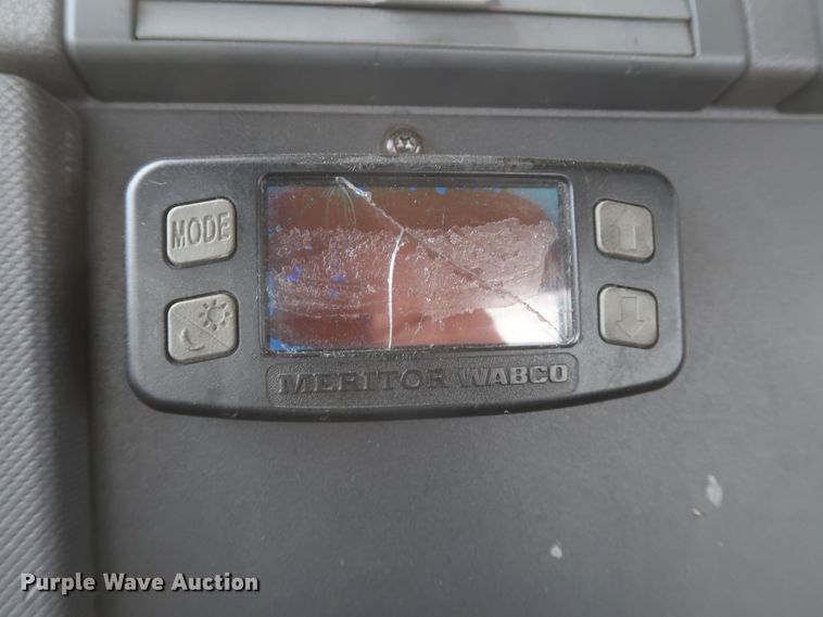 image for item KR9833 2017 Freightliner Cascadia 125  semi truck