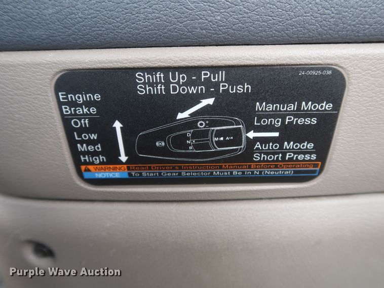 image for item KR9833 2017 Freightliner Cascadia 125  semi truck