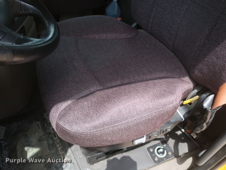 image for item KR9833 2017 Freightliner Cascadia 125  semi truck