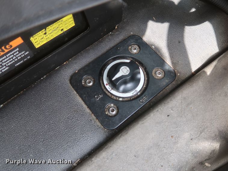 image for item KR9833 2017 Freightliner Cascadia 125  semi truck