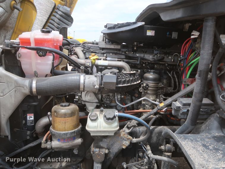 image for item KR9833 2017 Freightliner Cascadia 125  semi truck