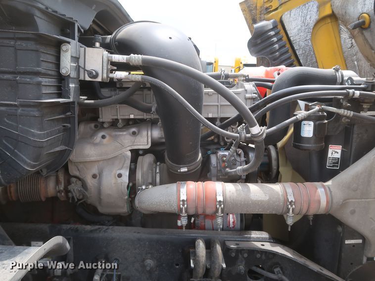 image for item KR9833 2017 Freightliner Cascadia 125  semi truck