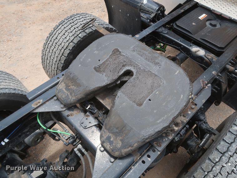 image for item KR9833 2017 Freightliner Cascadia 125  semi truck