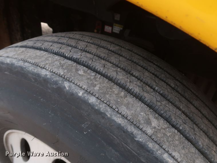 image for item KR9833 2017 Freightliner Cascadia 125  semi truck