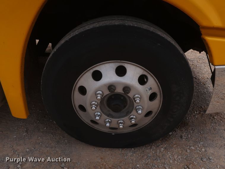 image for item KR9833 2017 Freightliner Cascadia 125  semi truck