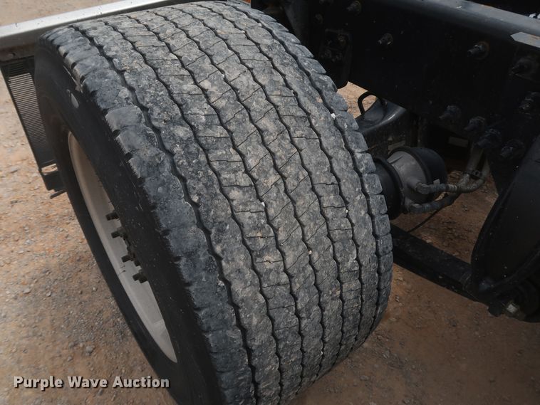 image for item KR9833 2017 Freightliner Cascadia 125  semi truck