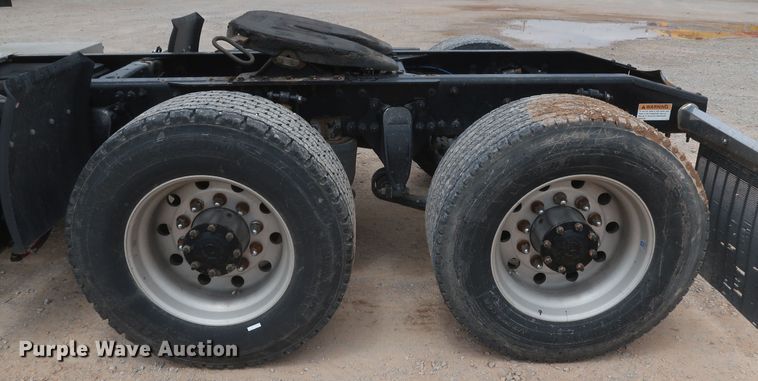 image for item KR9833 2017 Freightliner Cascadia 125  semi truck