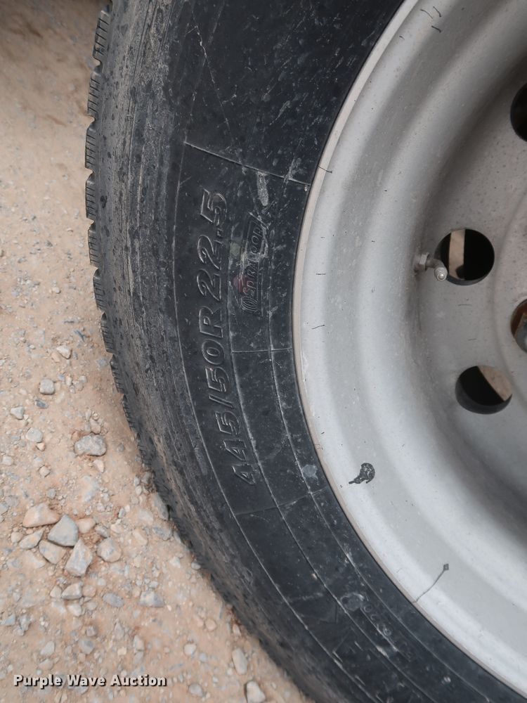 image for item KR9833 2017 Freightliner Cascadia 125  semi truck