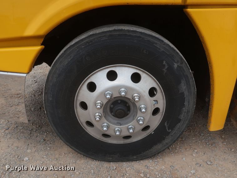 image for item KR9833 2017 Freightliner Cascadia 125  semi truck