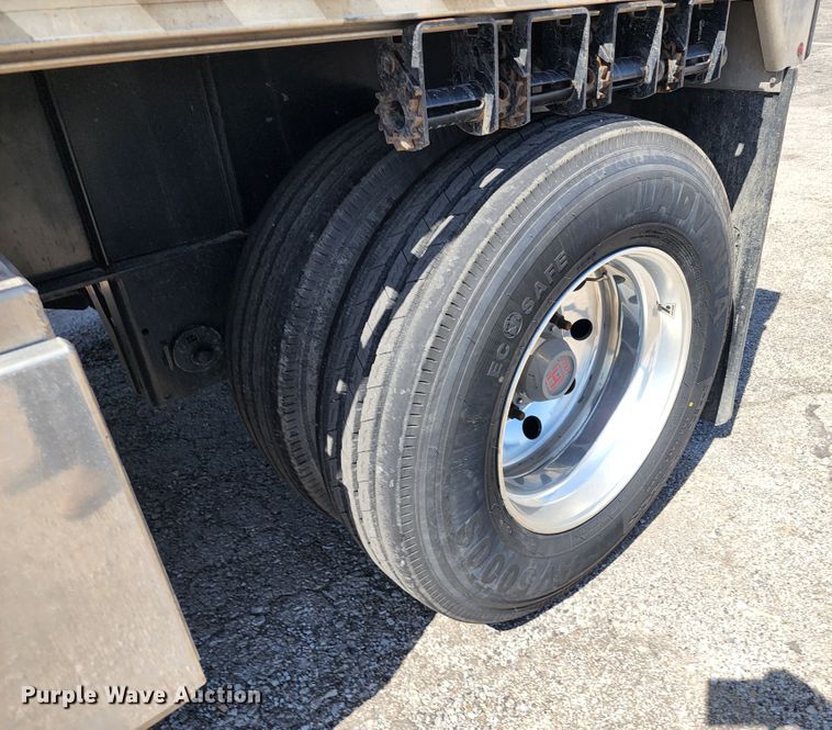 image for item KT9830 2021 Transcraft  flatbed trailer