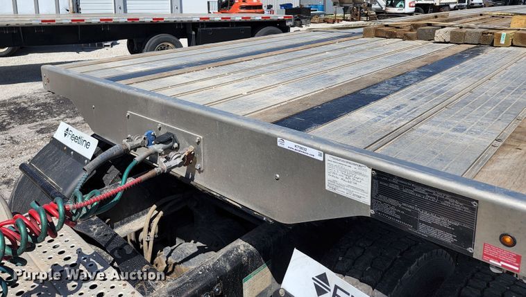 image for item KT9832 2021 Transcraft  flatbed trailer