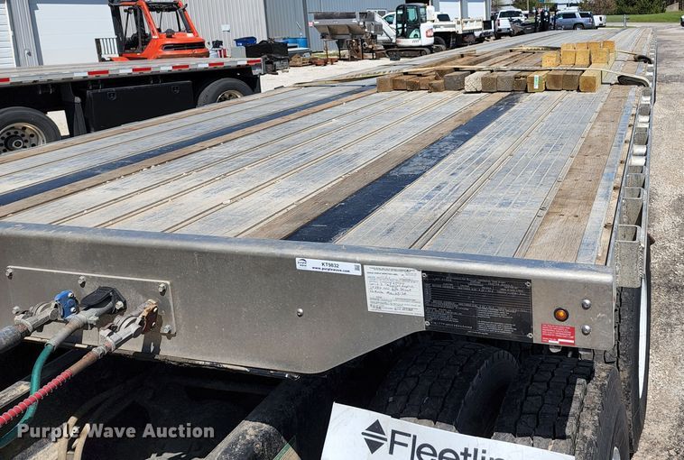 image for item KT9832 2021 Transcraft  flatbed trailer