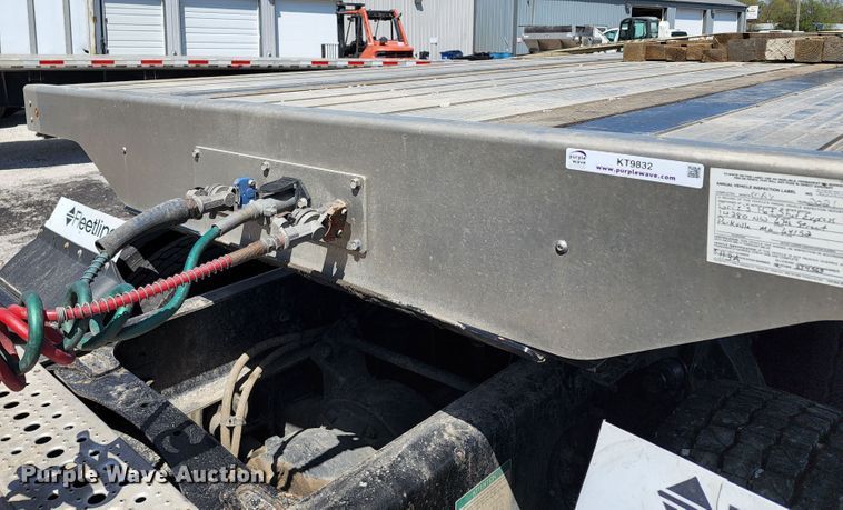 image for item KT9832 2021 Transcraft  flatbed trailer