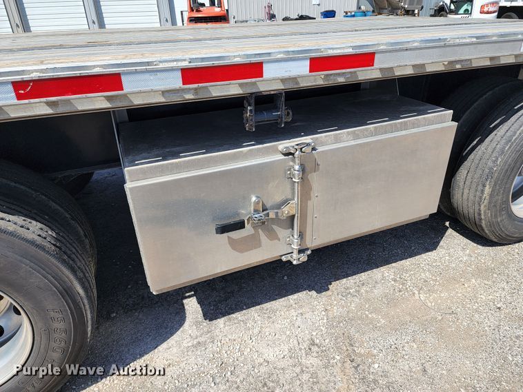image for item KT9832 2021 Transcraft  flatbed trailer