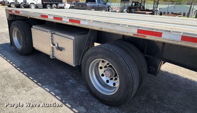 image for item KT9832 2021 Transcraft  flatbed trailer
