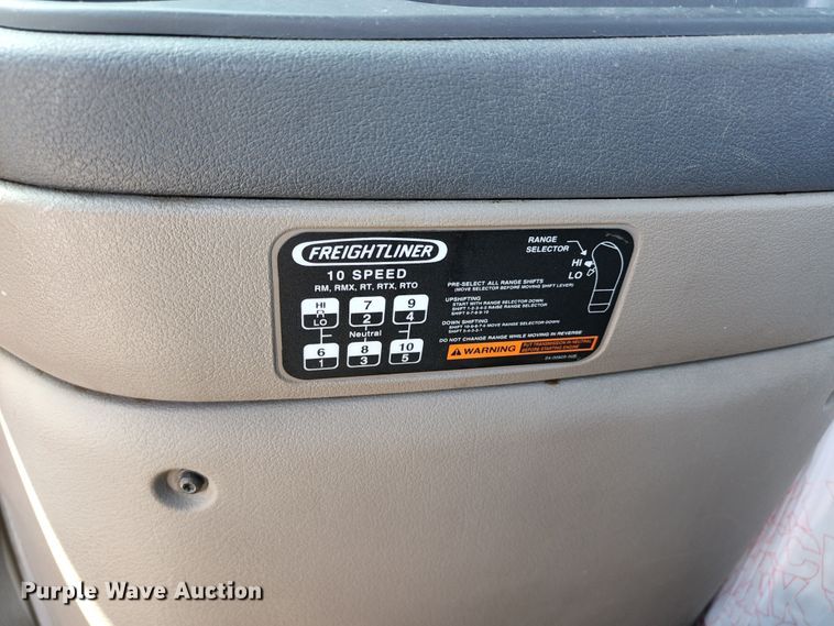 image for item KT9857 2015 Freightliner Cascadia  semi truck