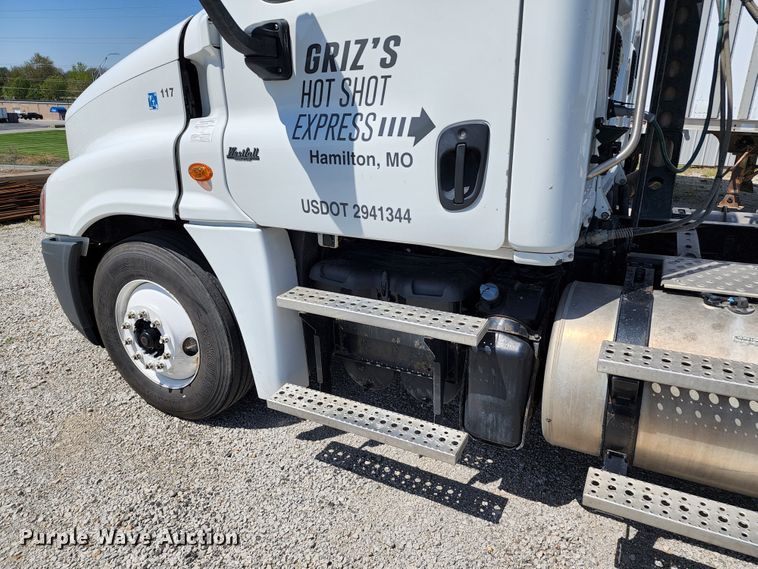 image for item KT9857 2015 Freightliner Cascadia  semi truck