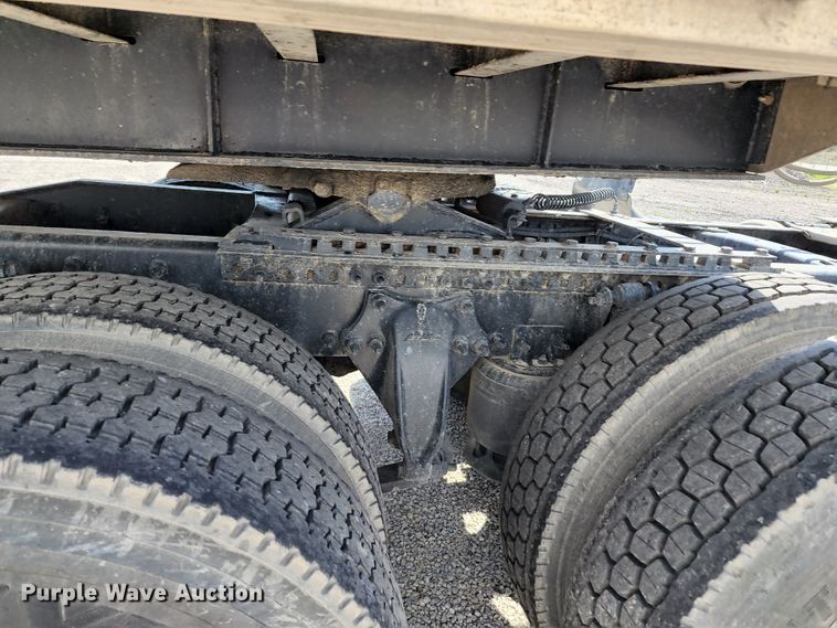 image for item KT9857 2015 Freightliner Cascadia  semi truck