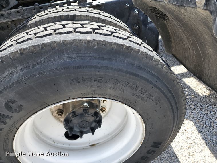 image for item KT9857 2015 Freightliner Cascadia  semi truck