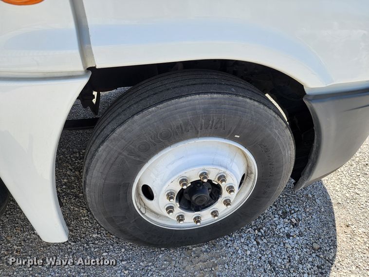 image for item KT9857 2015 Freightliner Cascadia  semi truck