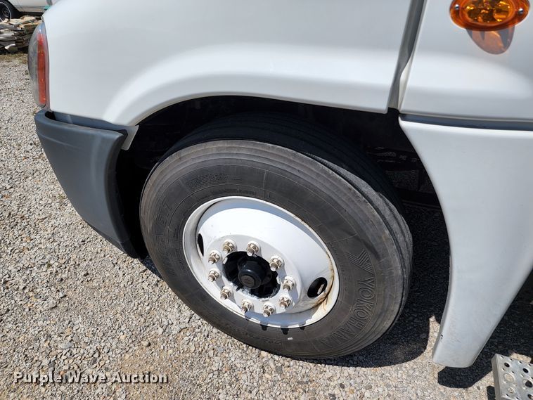 image for item KT9857 2015 Freightliner Cascadia  semi truck