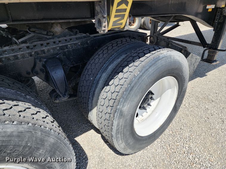 image for item KT9857 2015 Freightliner Cascadia  semi truck