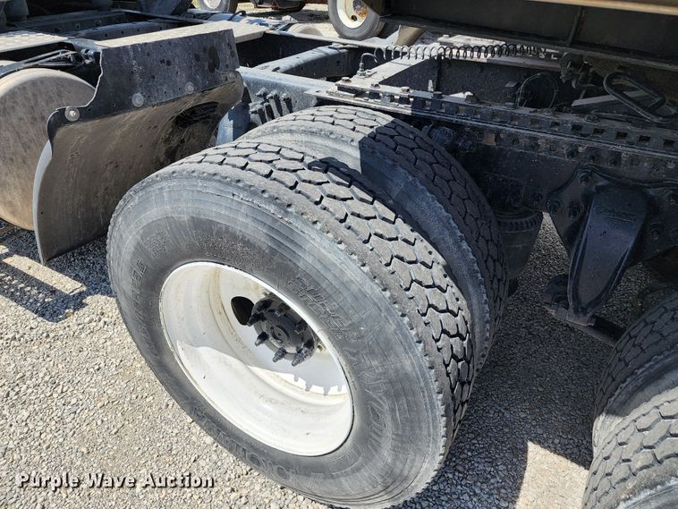 image for item KT9857 2015 Freightliner Cascadia  semi truck