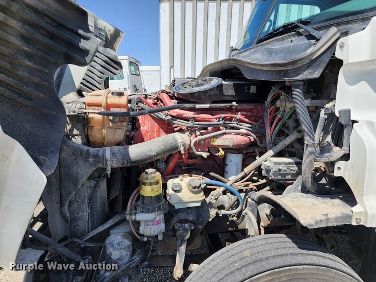 image for item KT9857 2015 Freightliner Cascadia  semi truck