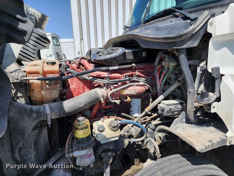 image for item KT9857 2015 Freightliner Cascadia  semi truck