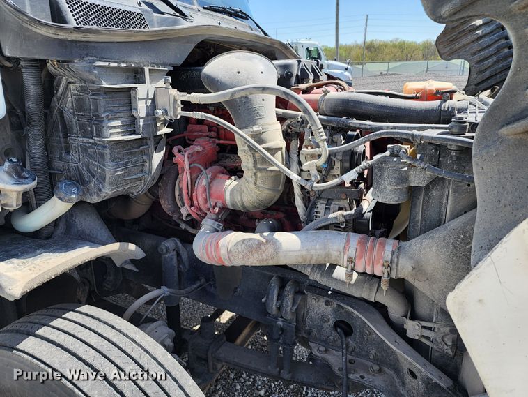 image for item KT9857 2015 Freightliner Cascadia  semi truck