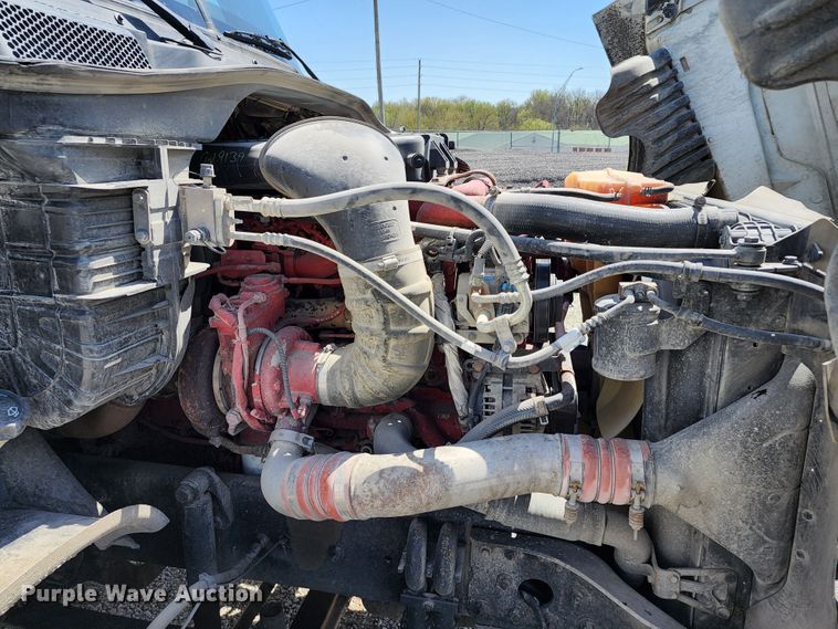 image for item KT9857 2015 Freightliner Cascadia  semi truck