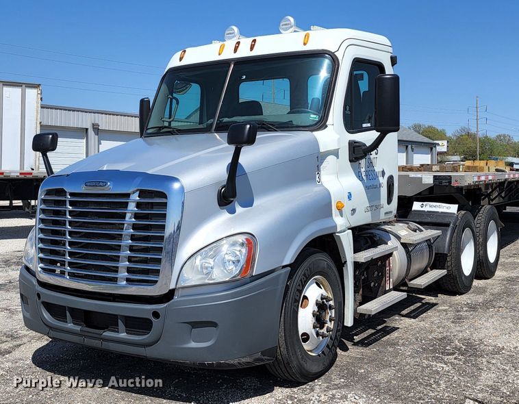 image for item KT9858 2012 Freightliner Cascadia  semi truck