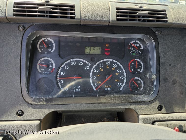 image for item KT9858 2012 Freightliner Cascadia  semi truck